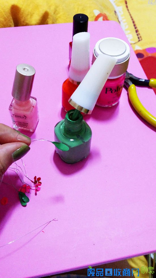 DIY：指甲油+铜丝，教你做花朵发簪