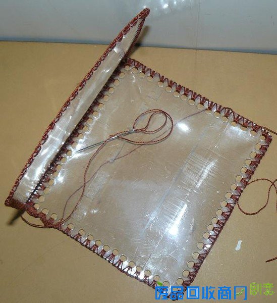 废旧饮料瓶DIY，手工拼料制作的带盖方便收纳箱