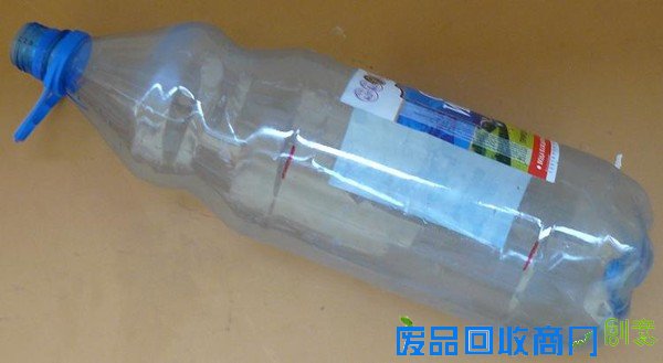 废旧饮料瓶DIY，手工拼料制作的带盖方便收纳箱