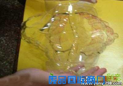 塑料瓶废物利用手工制作灯笼3