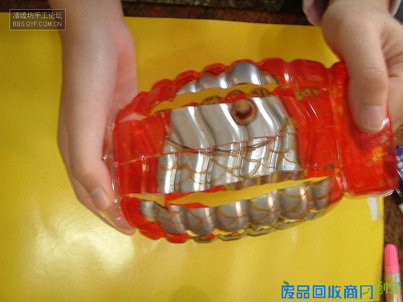 饮料瓶制作创意环保儿童灯笼的方法 饮料瓶制作创意环保儿童灯笼的方法