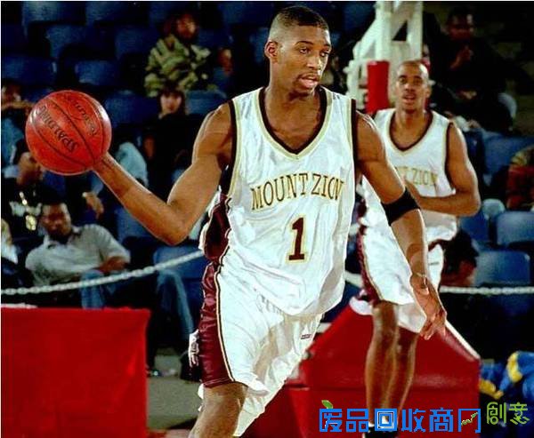 NBA球星们珍贵的高中照片！好青涩，好可爱！