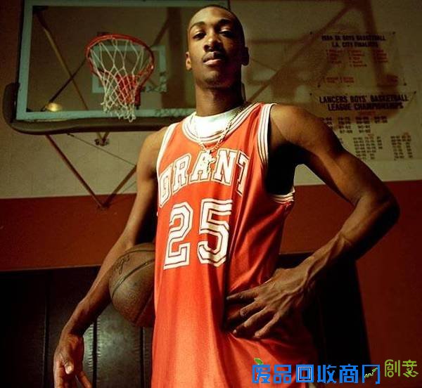 NBA球星们珍贵的高中照片！好青涩，好可爱！