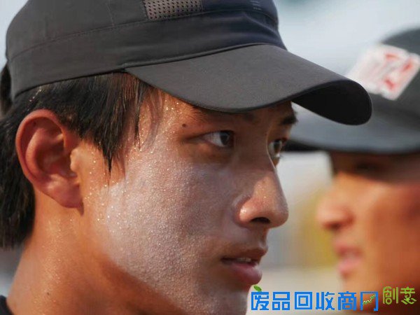 谁说帅哥美女都在游泳队?我们帆船队不服!