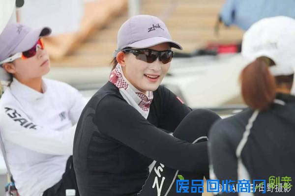 谁说帅哥美女都在游泳队?我们帆船队不服!