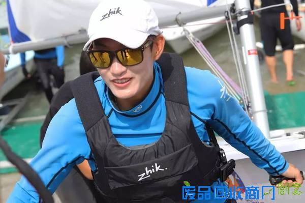 谁说帅哥美女都在游泳队?我们帆船队不服!