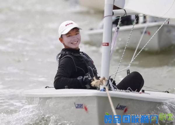 谁说帅哥美女都在游泳队?我们帆船队不服!