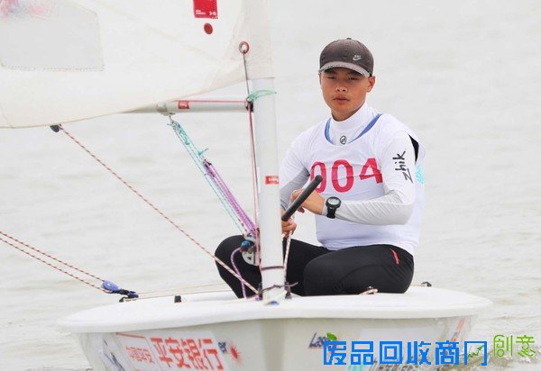 谁说帅哥美女都在游泳队?我们帆船队不服!