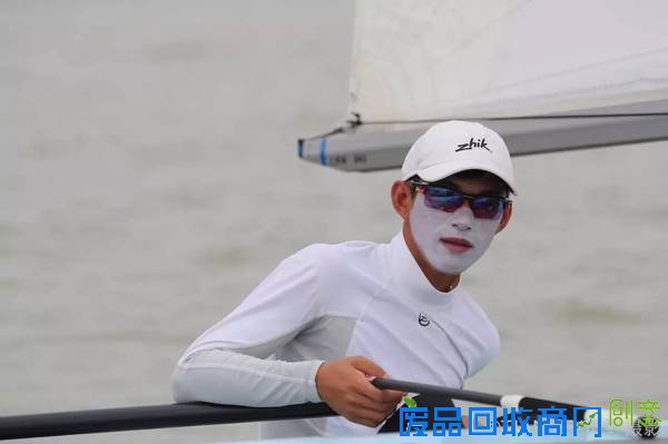 谁说帅哥美女都在游泳队?我们帆船队不服!