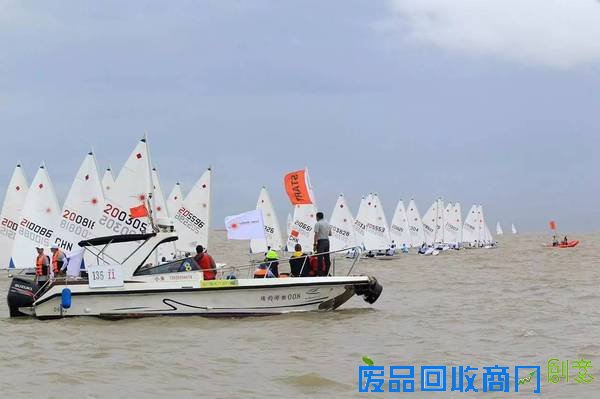 谁说帅哥美女都在游泳队?我们帆船队不服!