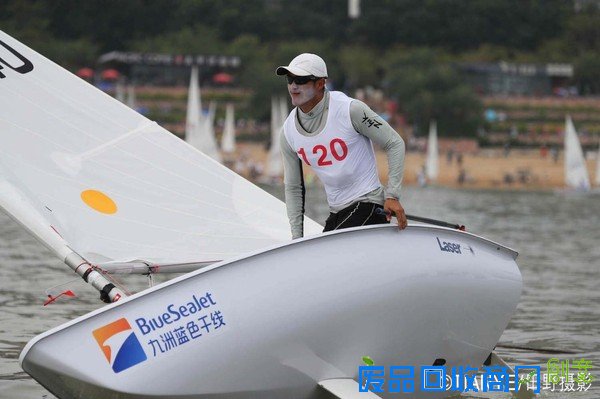 谁说帅哥美女都在游泳队?我们帆船队不服!