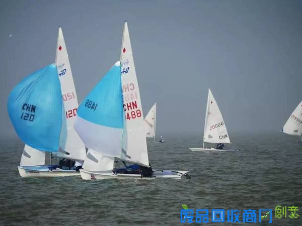 谁说帅哥美女都在游泳队?我们帆船队不服!