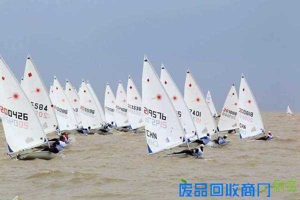 谁说帅哥美女都在游泳队?我们帆船队不服!