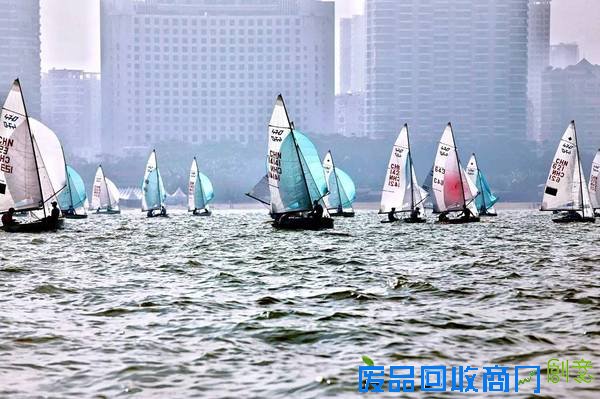 谁说帅哥美女都在游泳队?我们帆船队不服!