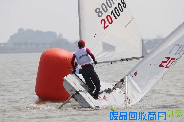 谁说帅哥美女都在游泳队?我们帆船队不服!