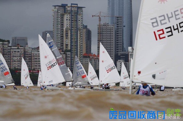 谁说帅哥美女都在游泳队?我们帆船队不服!