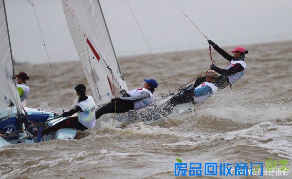 谁说帅哥美女都在游泳队?我们帆船队不服!