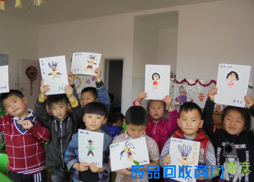 滕州善南街道中心幼儿开展粘出快乐贴出精彩活动