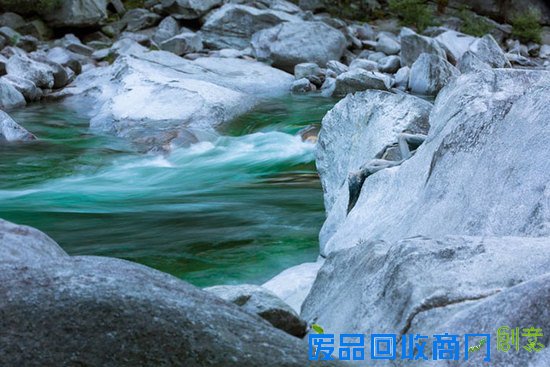 这张大自然美景图中有个美女,你找到了吗~