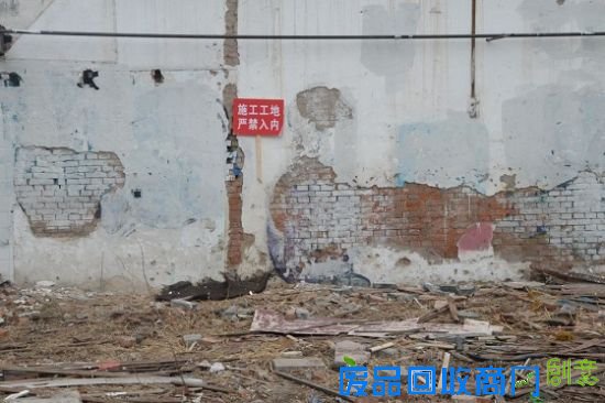 被推倒或者被涂抹掉的作品，1月26日 摄影/罗敏