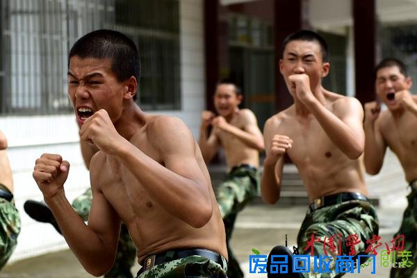 深圳边防:新兵“小鲜肉”练一招制敌硬功