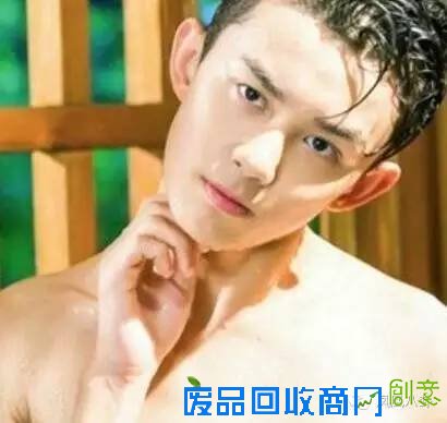 吴磊紧身衣显胸肌，刘昊然穿蕾丝衬衫…小鲜肉步入转型尴尬期