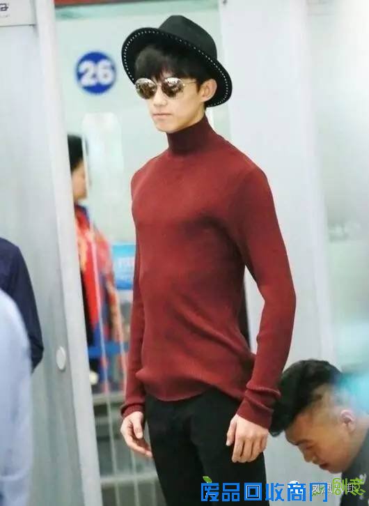 吴磊紧身衣显胸肌，刘昊然穿蕾丝衬衫…小鲜肉步入转型尴尬期