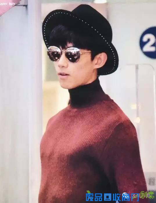 吴磊紧身衣显胸肌，刘昊然穿蕾丝衬衫…小鲜肉步入转型尴尬期