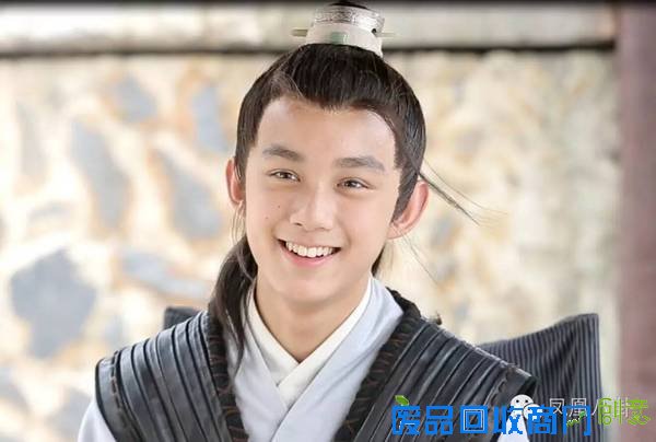 吴磊紧身衣显胸肌，刘昊然穿蕾丝衬衫…小鲜肉步入转型尴尬期