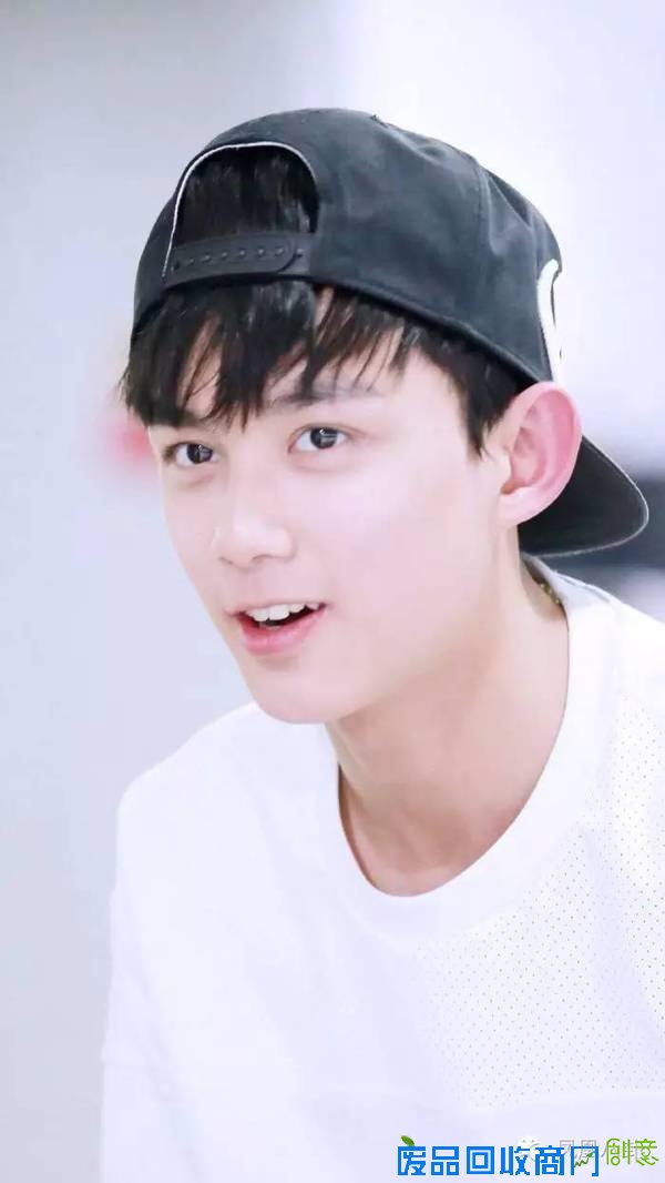 吴磊紧身衣显胸肌，刘昊然穿蕾丝衬衫…小鲜肉步入转型尴尬期