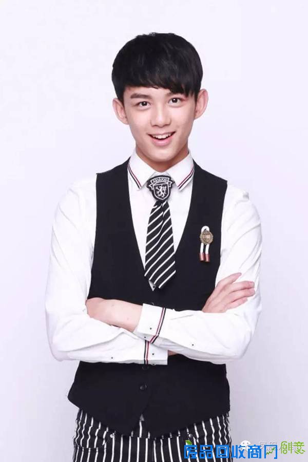 吴磊紧身衣显胸肌，刘昊然穿蕾丝衬衫…小鲜肉步入转型尴尬期