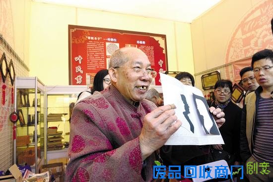 剪纸大师运剪如飞 幻化百蝶飞舞