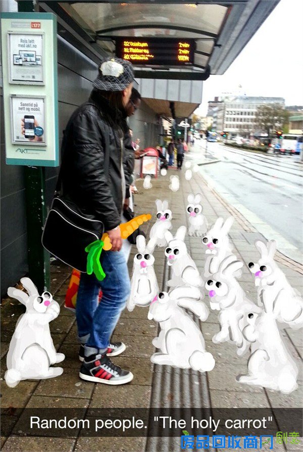 画家为路人涂鸦