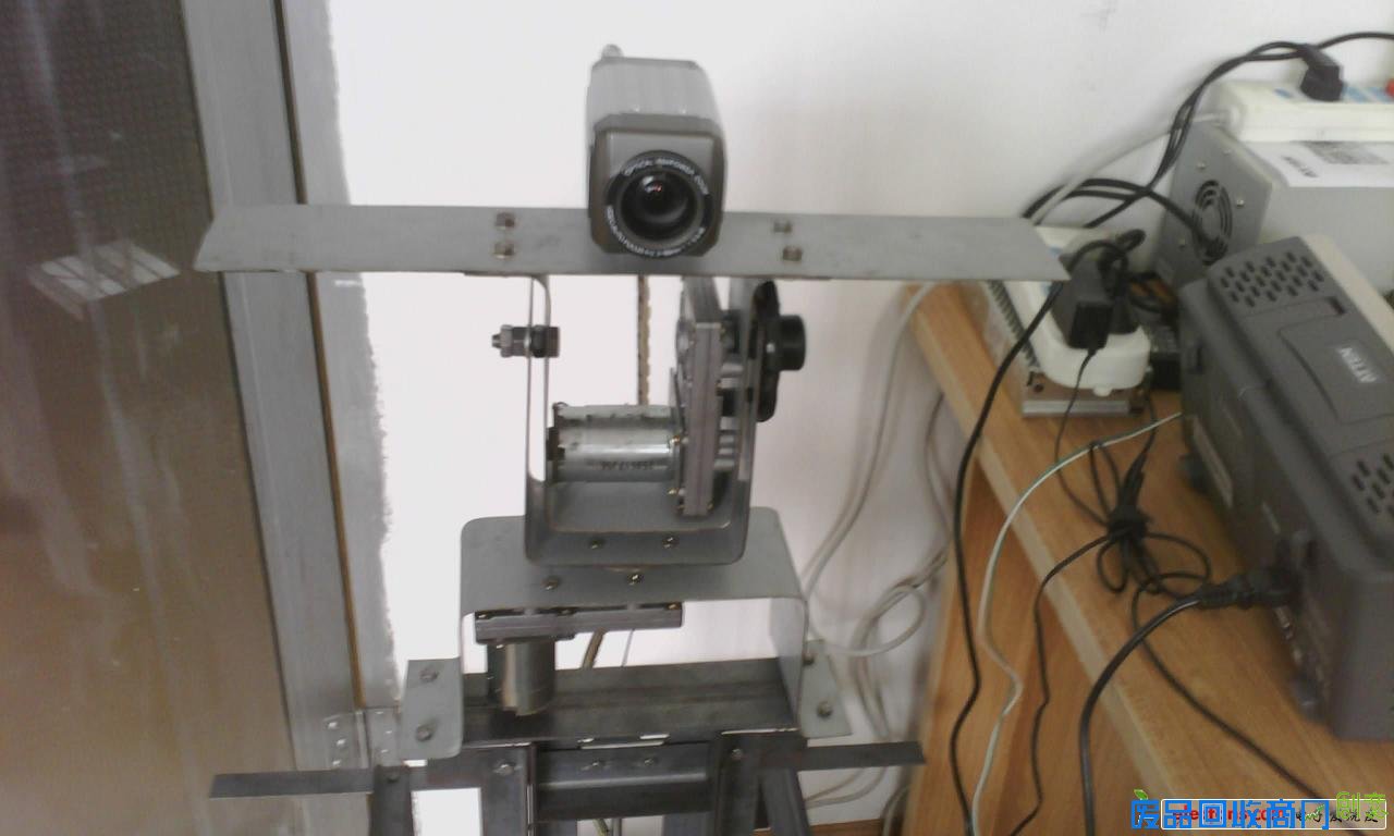 工程师电子制作故事：大型无人巡逻车DIY设计，可装载武器系统