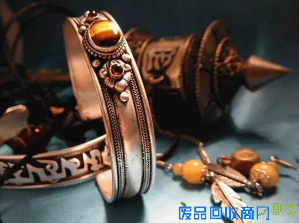 藏饰，一个能让人充满遐想空间的古朴符号