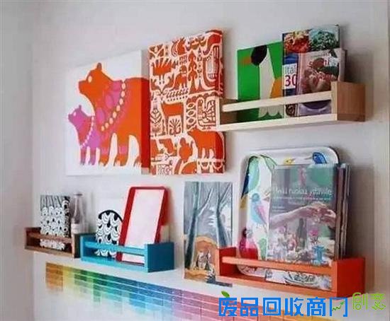 IKEA家具自带设计感又能轻松带回家自己组装,既能节省成本又能营造出简约风格的居家环境,成为许多人家居布置的首选。不过,当这些家具随处可见时,也意味着独特性的消失;另一方面,一旦对于这些家具日久生腻,当初认为再好的设计也会弃之如敝履。这时,就到了IKEA黑客(IKEA Hackers)出动的时候啦!