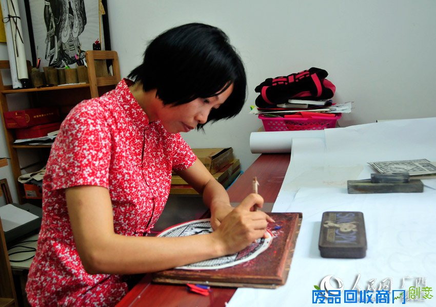 钟昀睿正在精心创作