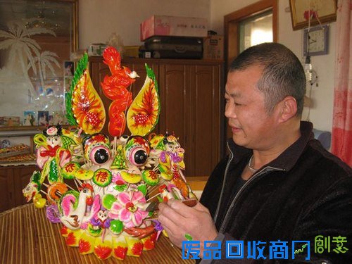 面塑艺人冬闲不闲,年前赶做“圣虫”700个