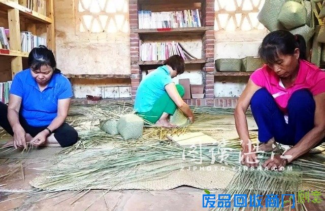 首届足荣村手作节举行