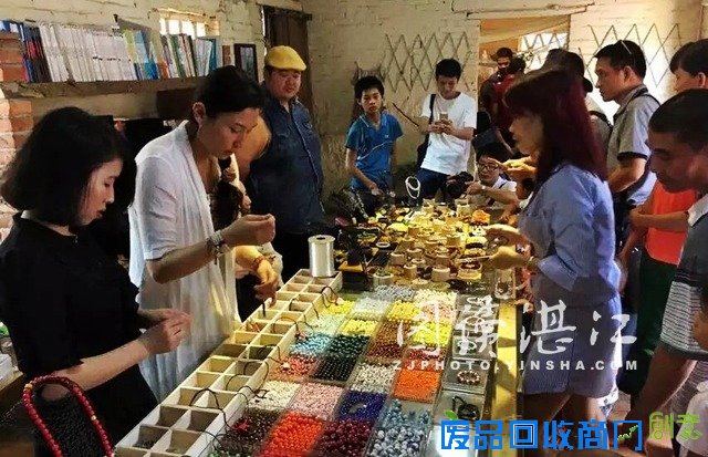 首届足荣村手作节举行