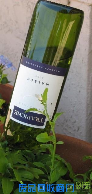 别扔掉葡萄酒瓶！11个创意妙用