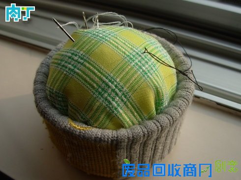 用铁皮罐头盒制作温馨布艺小针插手工教程╭★肉丁网