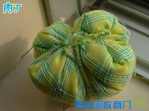 用铁皮罐头盒制作温馨布艺小针插手工教程╭★肉丁网