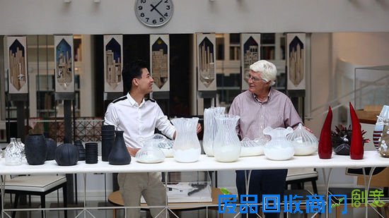 王翰涛与Luca先生聊玻璃制品