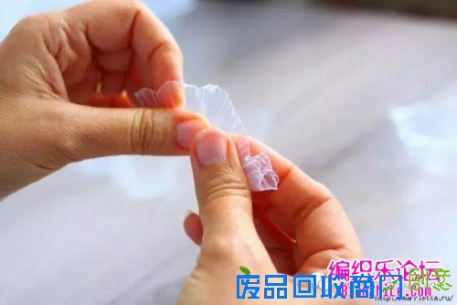 透明塑料蛋托制作的漂亮花束教程