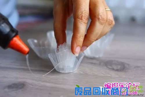 透明塑料蛋托制作的漂亮花束教程