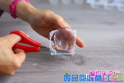 透明塑料蛋托制作的漂亮花束教程