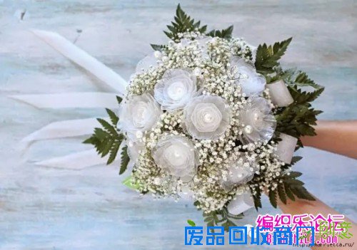 透明塑料蛋托制作的漂亮花束教程