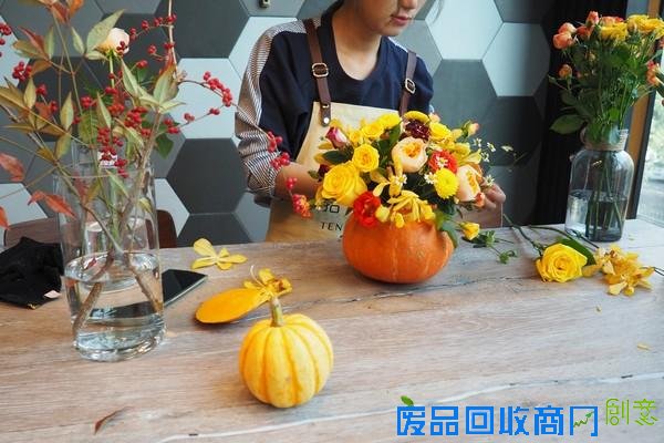 这里有一个万圣节DIY妙方~