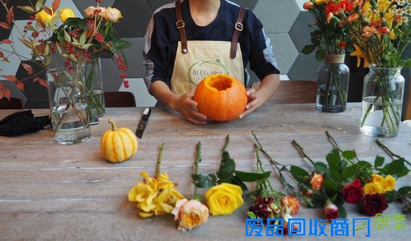 这里有一个万圣节DIY妙方~